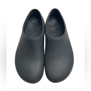 Crocs On The Clock Mens Clogs Sz 12 Black Dual Comfort Non-Slip Work 205073 Shoe